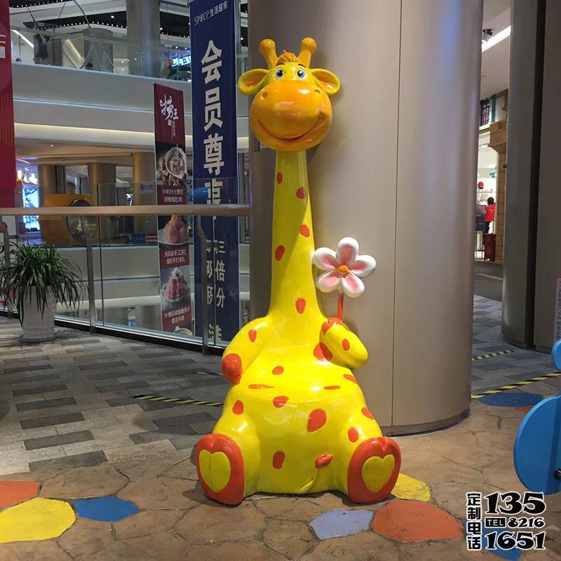 玻璃鋼卡通長頸鹿雕塑商場(chǎng)大型裝飾品擺件